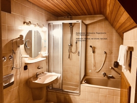 Badezimmer-1.jpg